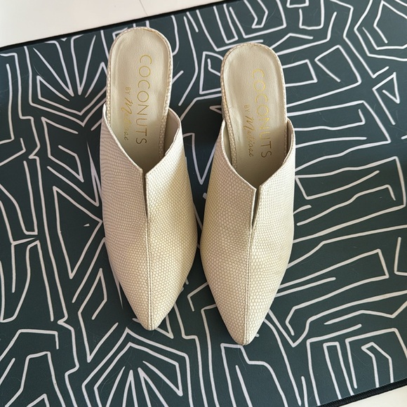 Coconuts by Matisse pointed toe mules - Picture 2 of 4